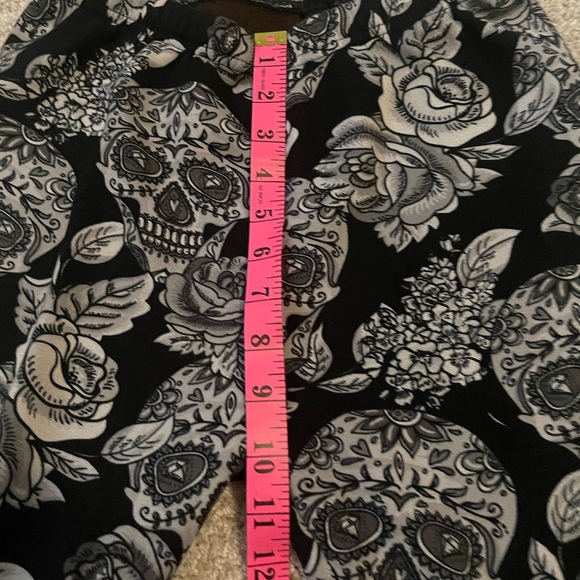 Just Cozy Skull Rose Print Leggings Size M/L - Picture 7 of 8